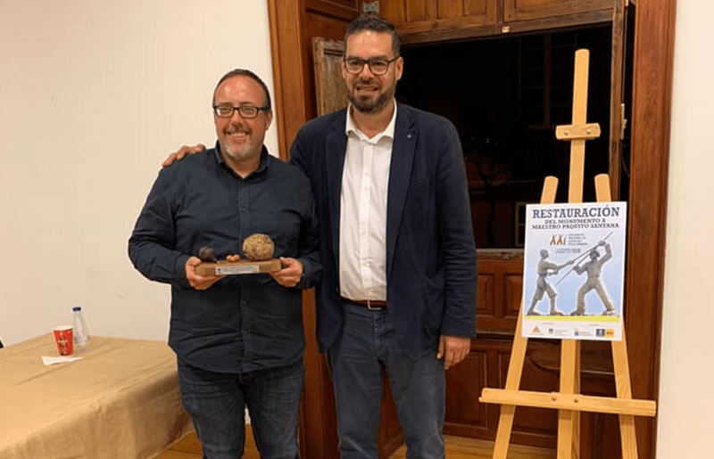 El trabajador municipal Rafael Luchoro junto al concejal Diego Ojeda / TA